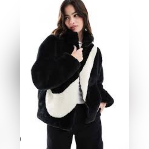 NWT Nike Oversized Swoosh Luxe Faux Fur Jacket Womens size Large - Picture 1 of 11